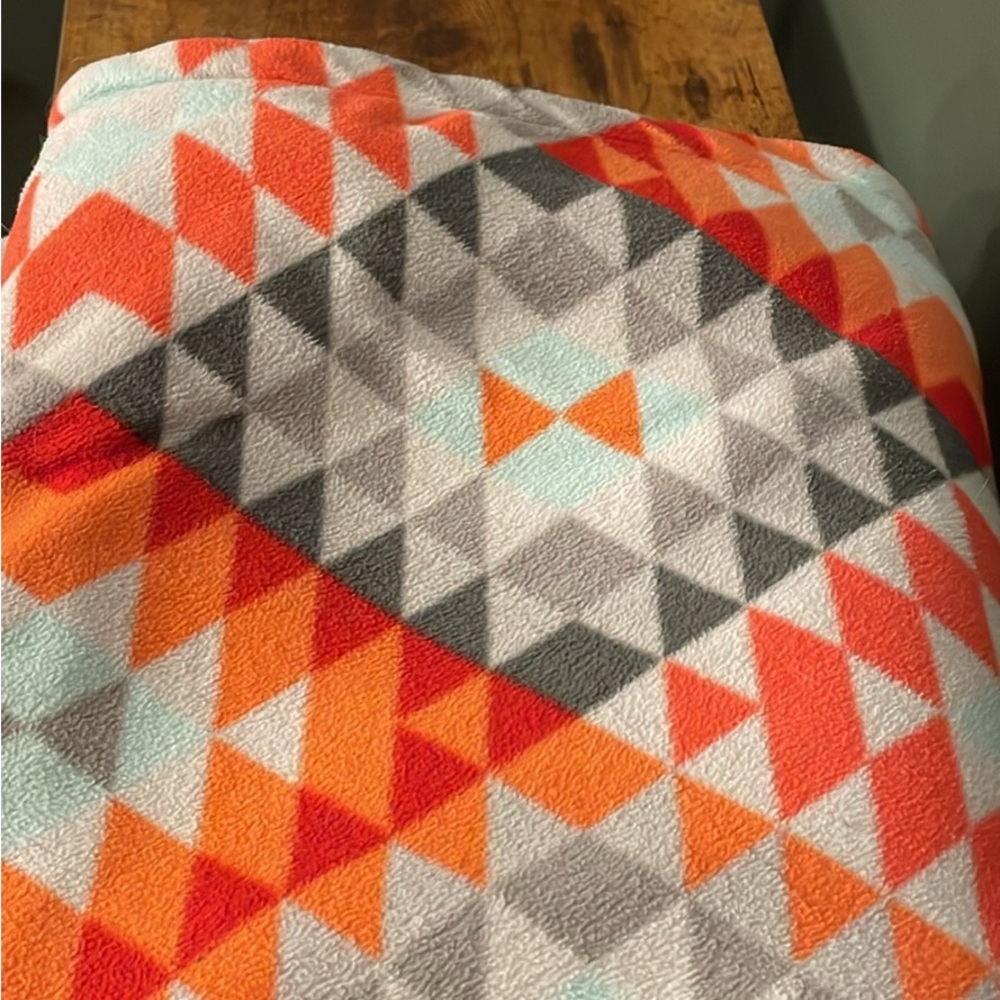 Mainstays Micro-Sherpa & Fleece Geometric Throw